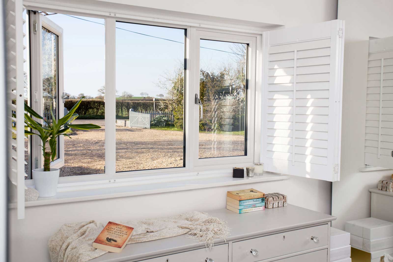 Why Homeowners in Ontario Prefer Vinyl Windows